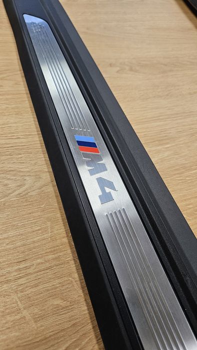 Части за БМВ М4 - лип спойлер,прагове М4 оем, бъбреци оем.