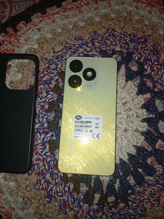 Продаётся телефон в отличном состоянии коробка  документы есть