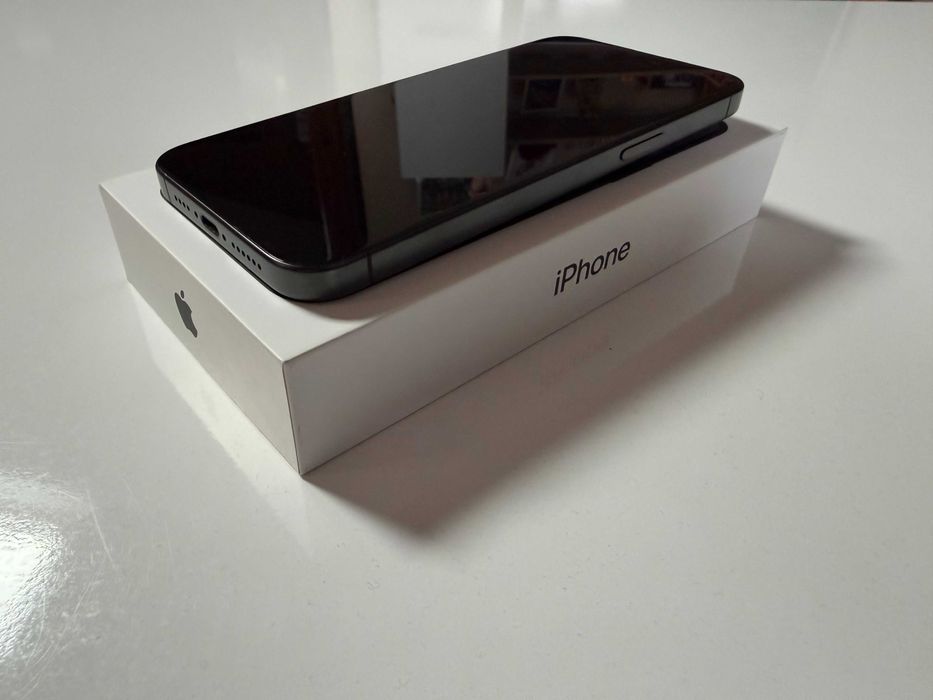iPhone 15 Pro Max, Black Titanium 512GB + Spigen протектори и Гаранция