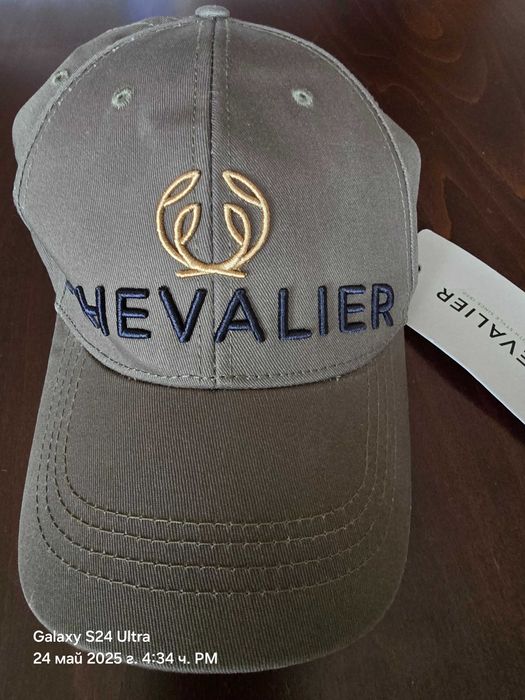 Мъжка шапка с козерка