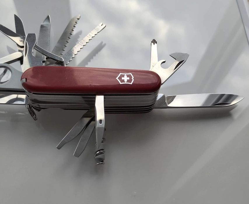 Briceag Victorinox Swiss Champ neutilizat de colectie pret redus la 300 de lei