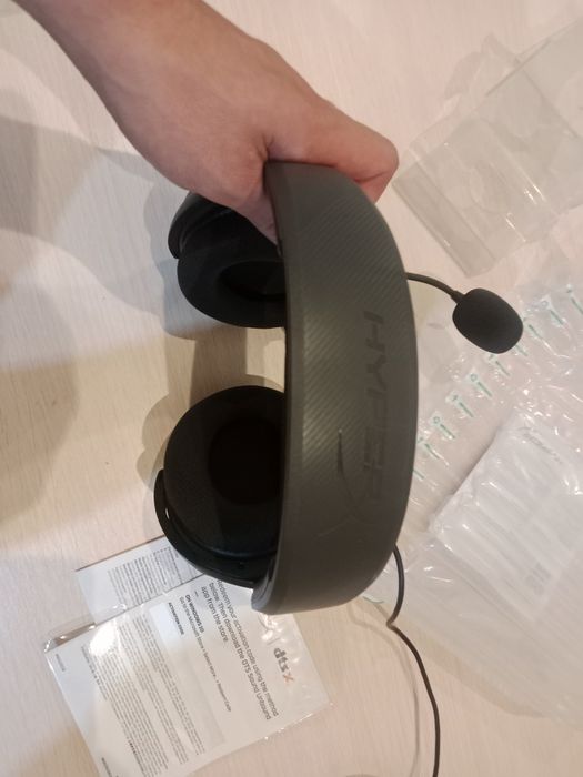 Монитор Xiaomi, клавиатура HyperX, мышь Razer, микрофон Fifine