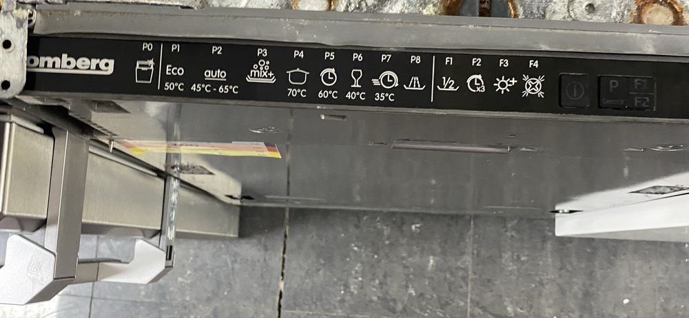 Вградена съдомиялна машина Blomberg  GVS28S20 45 см.