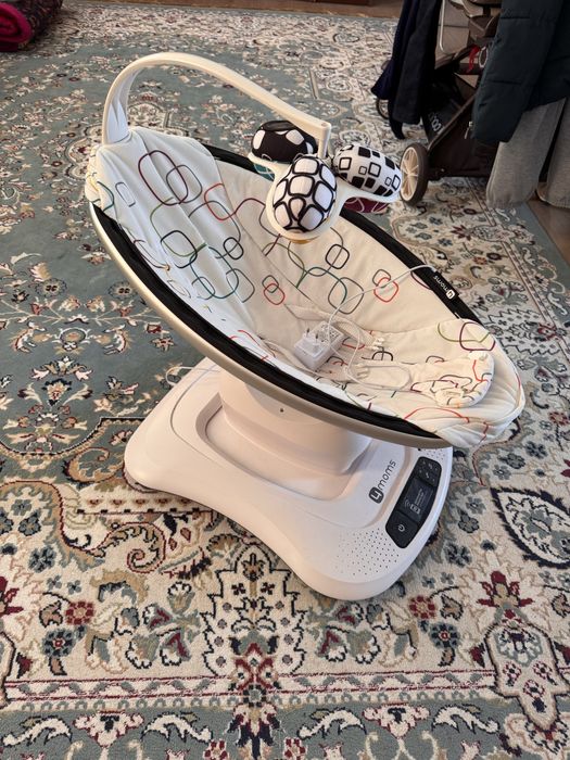 Продам электрокачелю 4moms