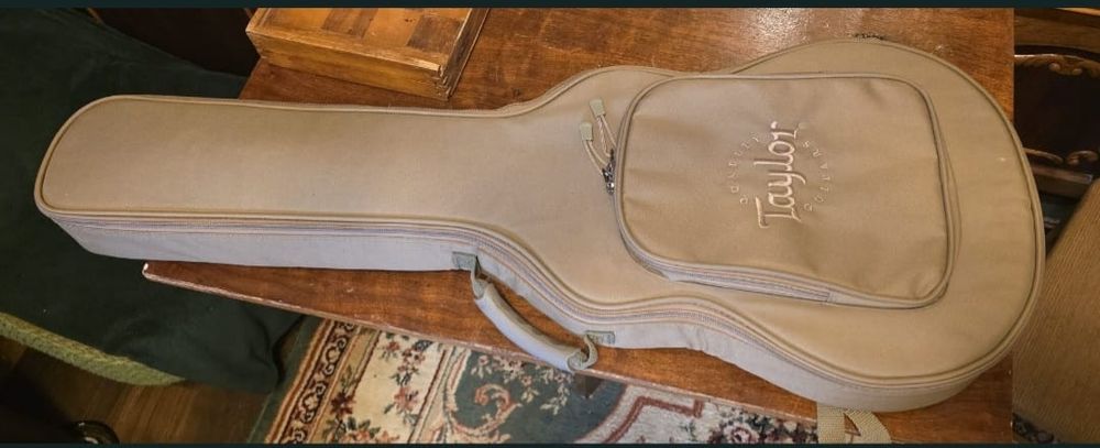 Husa originala Taylor Guitars 450  lei