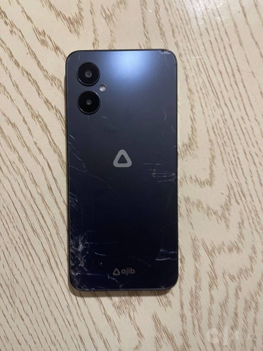 Ajib I 1 64 GB xolati ortacha