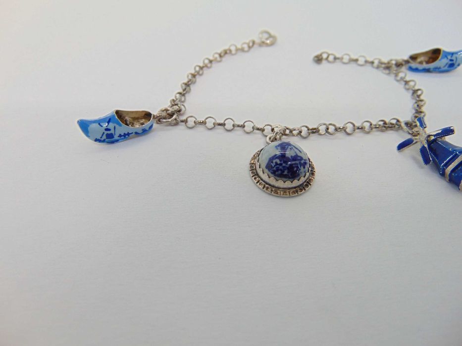 Bratara si charm uri din argint cu email Olanda