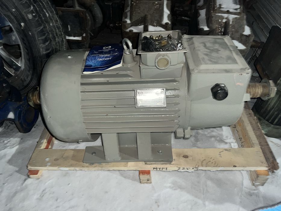 Крановой двигатель