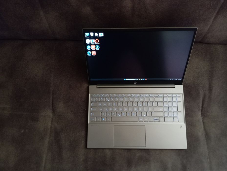 HP Pavilion 15 (Ryzen 3 5300U / 8 GB / Windows 11) идеальный