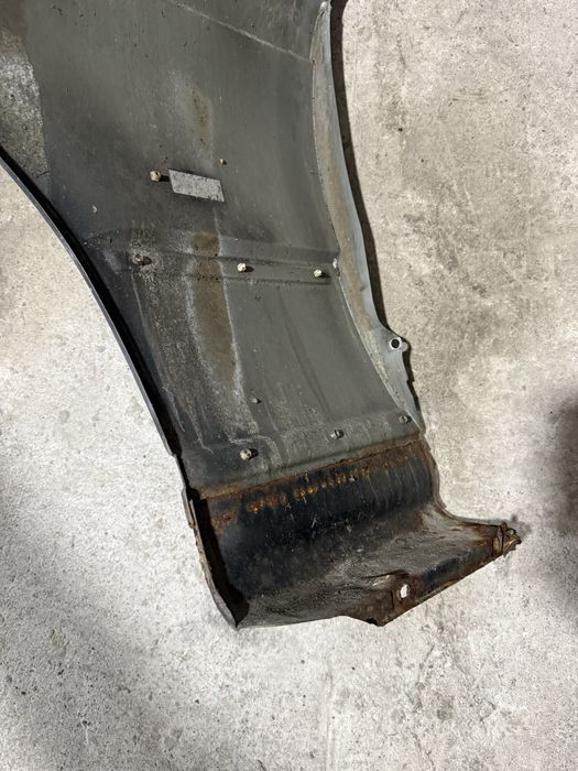 Правое Крыло R на BMW e34