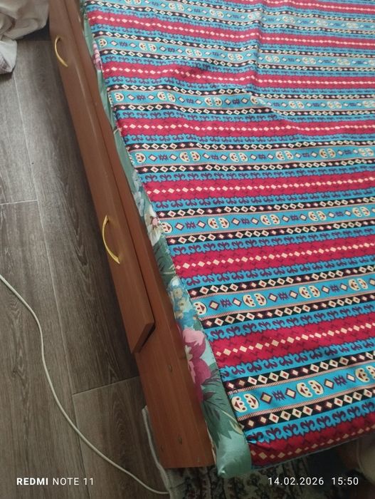 Кровать  200* 140 см б/у с матрасом