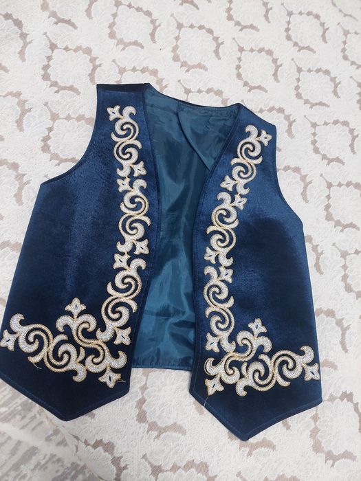 Продам б/у национальный жилет