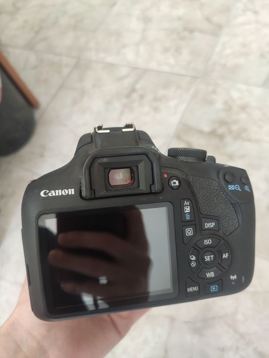 Фотоапарат Canon EOS 2000D