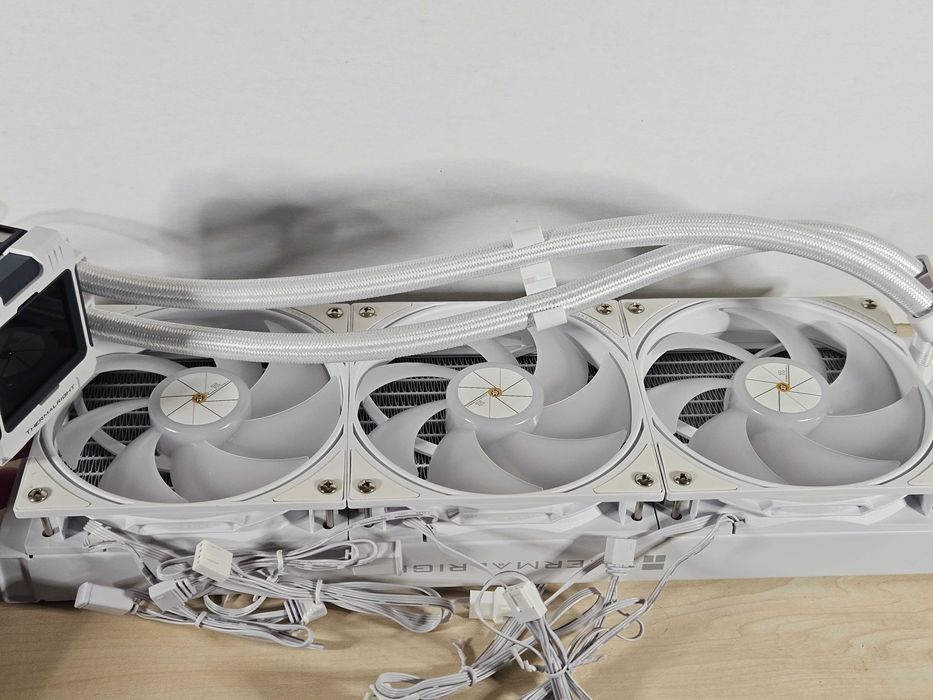 Водно охлаждане с дисплей Thermalright Frozen Warframe 360 White ARGB