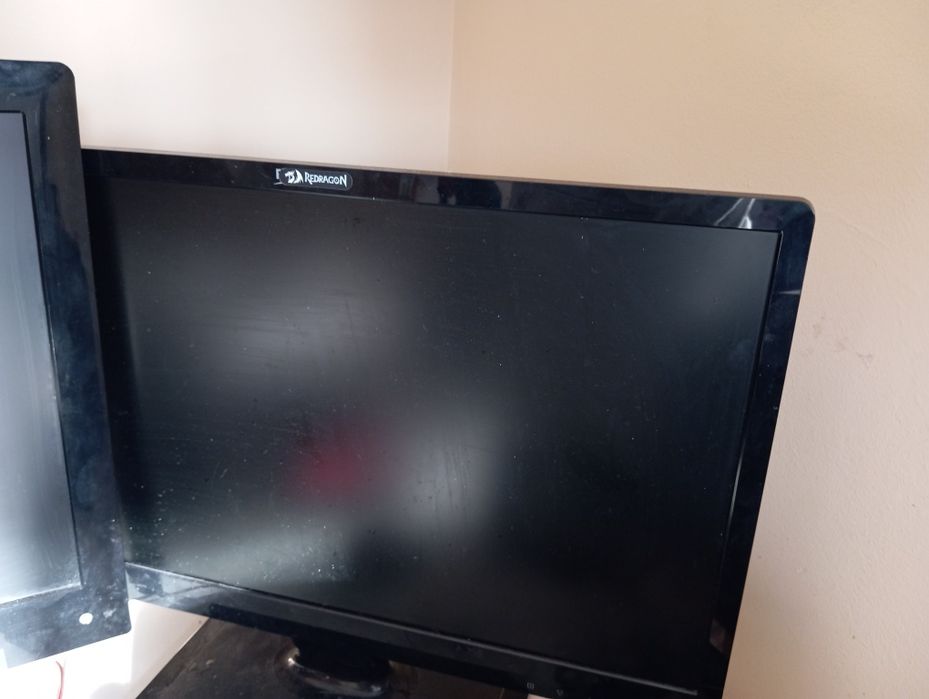 Vând monitor LCD planar 24"