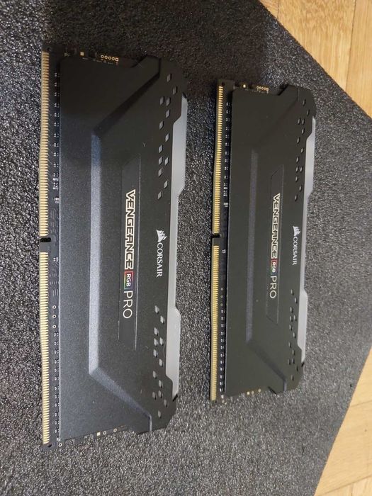 16GB DDR4 3200Mhz CL16 - Corsair Vengance RGB Pro