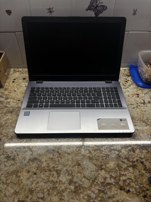 vand laptop ASUS VivoBook 15 – i5 Gen 8