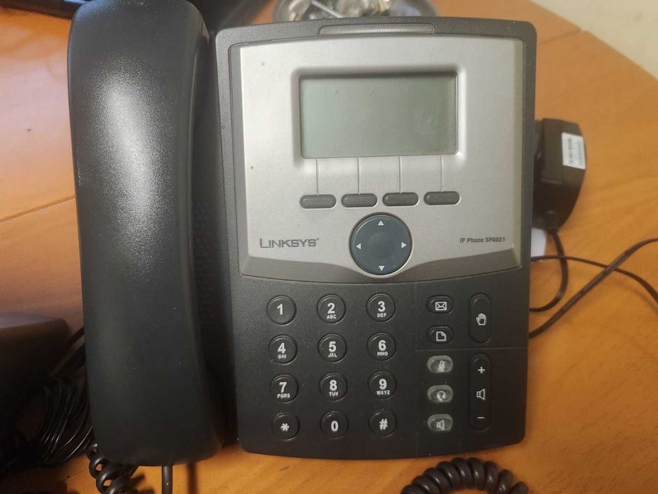 Продавам VoIP телефони 2 бр. CISCO SPA303 и 1 бр. LINKSYS SPA921