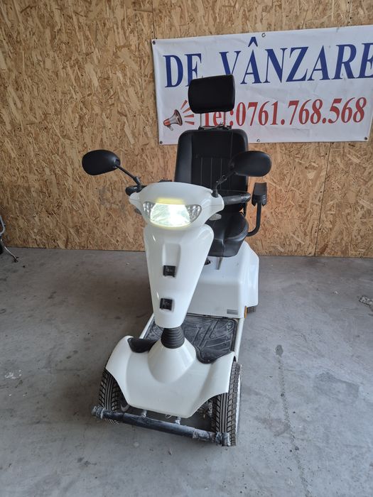 Cărucior scuter electric pentru persoane cu dizabilități sau bătrâni