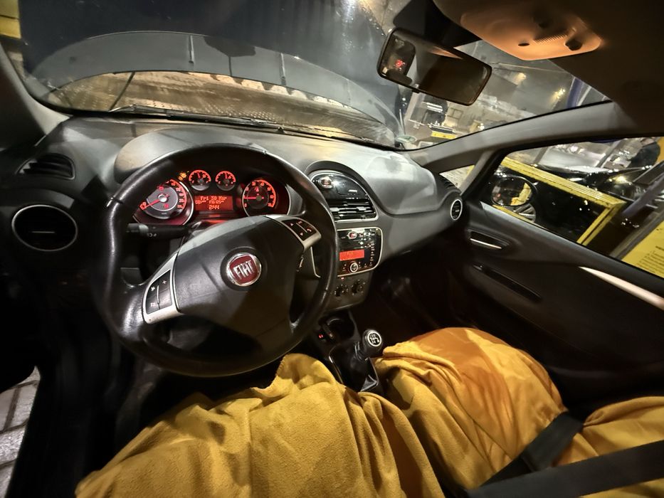 FIAT PUNTO . Benzină . Nu deranjati inutil