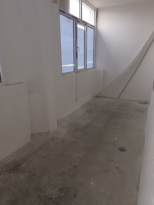 Navoiy Shahar 7-17 maktablar yaqinida10 mkr 105 A Dom kvartira sotilad