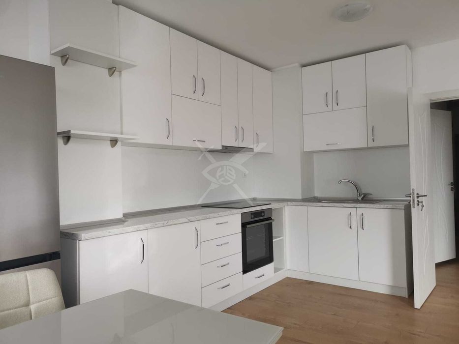 Продава се Тристаен апартамент в Бургас, Сарафово - 101 кв.м за 1951 €/кв.м - Снимка #1