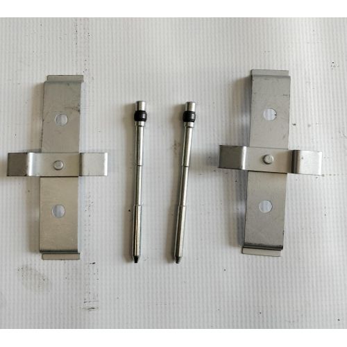 Set accesorii placute frana Alfa Romeo 159 (939), 159 Sportwagon (939), punte Fata, restrictii producator : Brembo, TRW - Lipsa 2 Bolturi - Vezi Poza