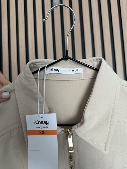 Бежова рокля тип сако