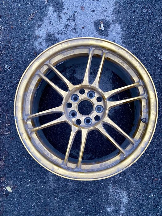 Диски r17 5*100 золотого цвета