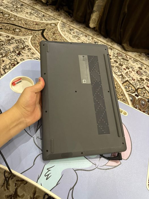Noutbook Lenovo.