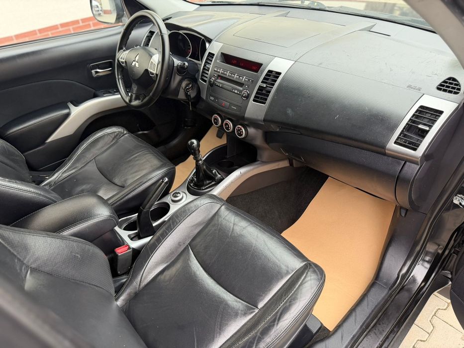 Mitsubishi Outlender 2.0 tdi 4x4  140 caii