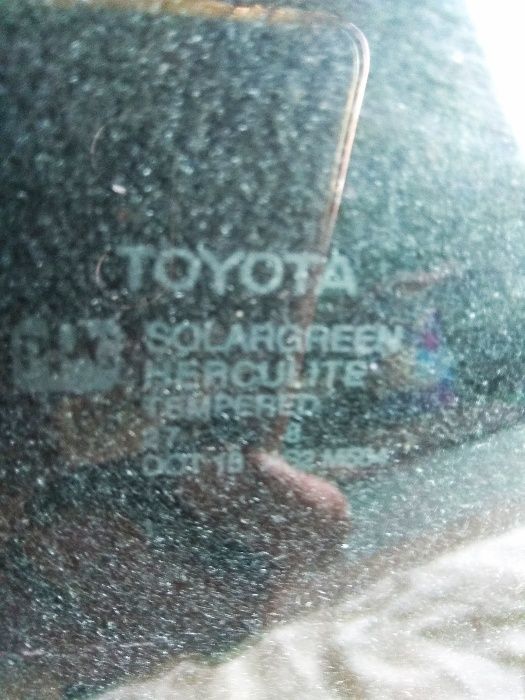 стекло правое тойота