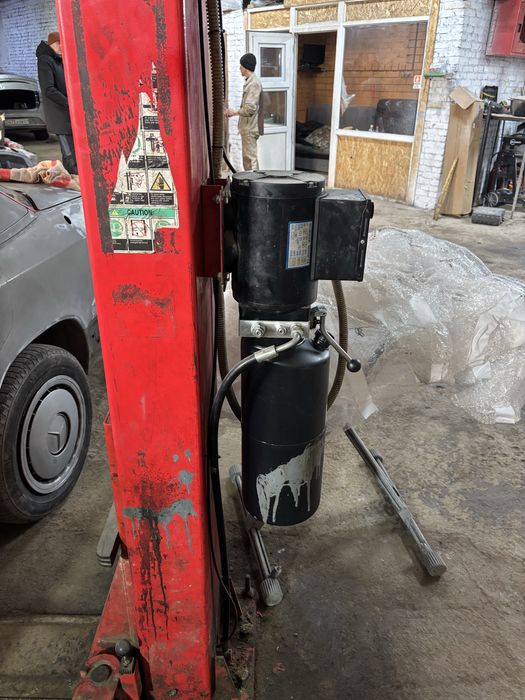 Продам подьемник для  СТО бу