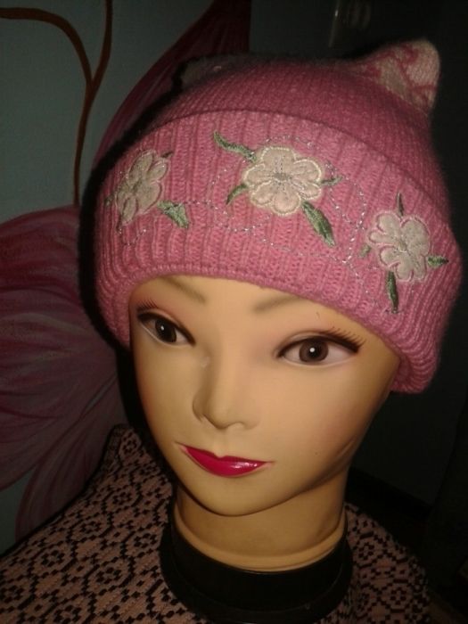 Теплая шапка продается