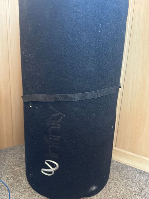 сабвуфер марки Инфинити, усилитель