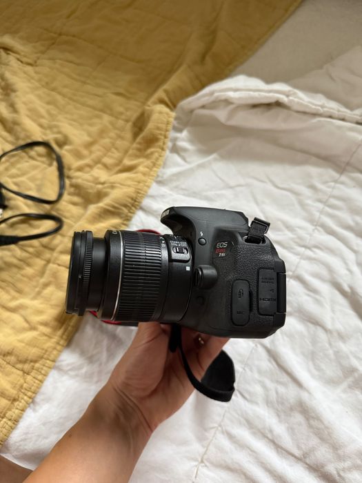 Фотоапарат Canon Rebel Eos T4i