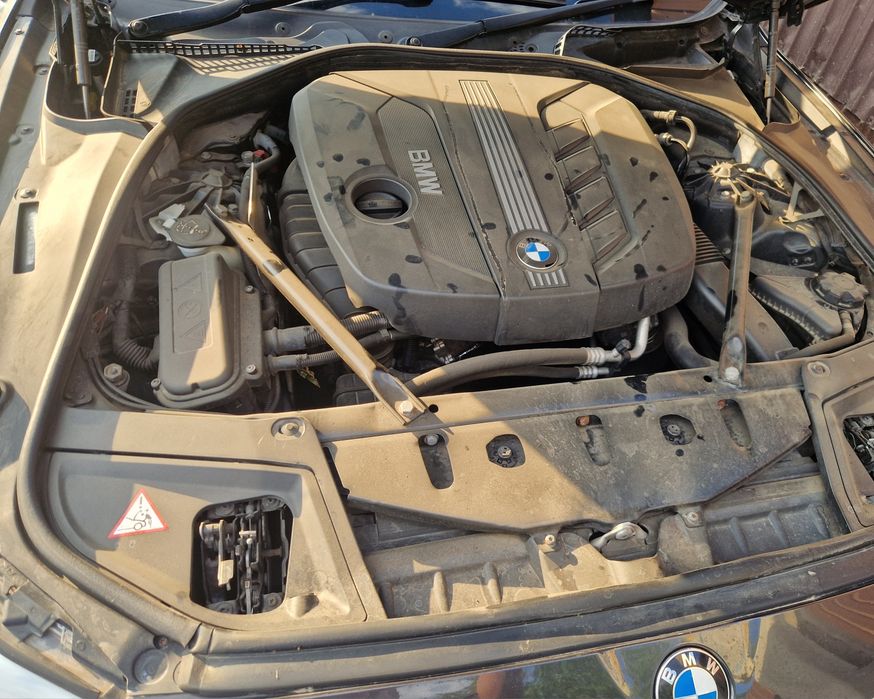 Dezmembrez bmw f10 f11 520d n47 cutie motor kit injecție interior piele crem jante r19 bara capota aripa portiera grup punte jug triple portbagaj pies