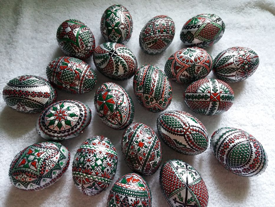 Ouă de lemn incondeiate