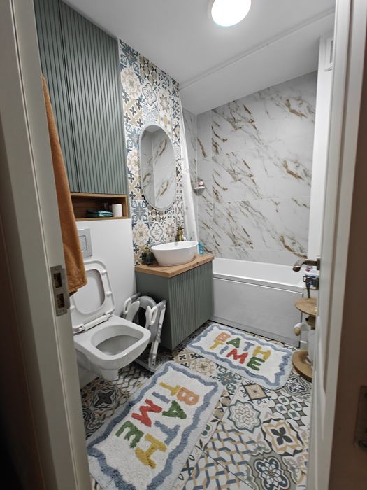 Ofer spre vânzare apartament patru camere Mioveni, renovat total, liber