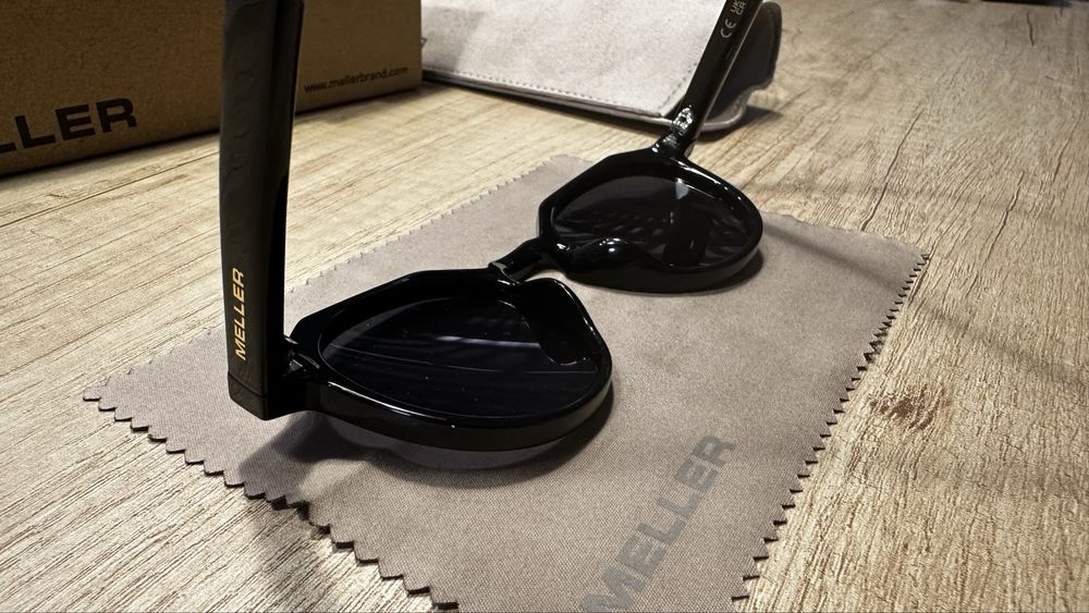 Солнцезащитные очки.