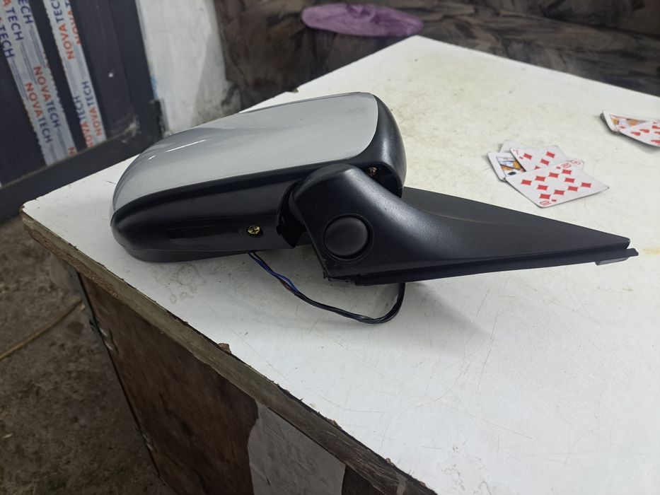 Мазда 323 боковой зеркола