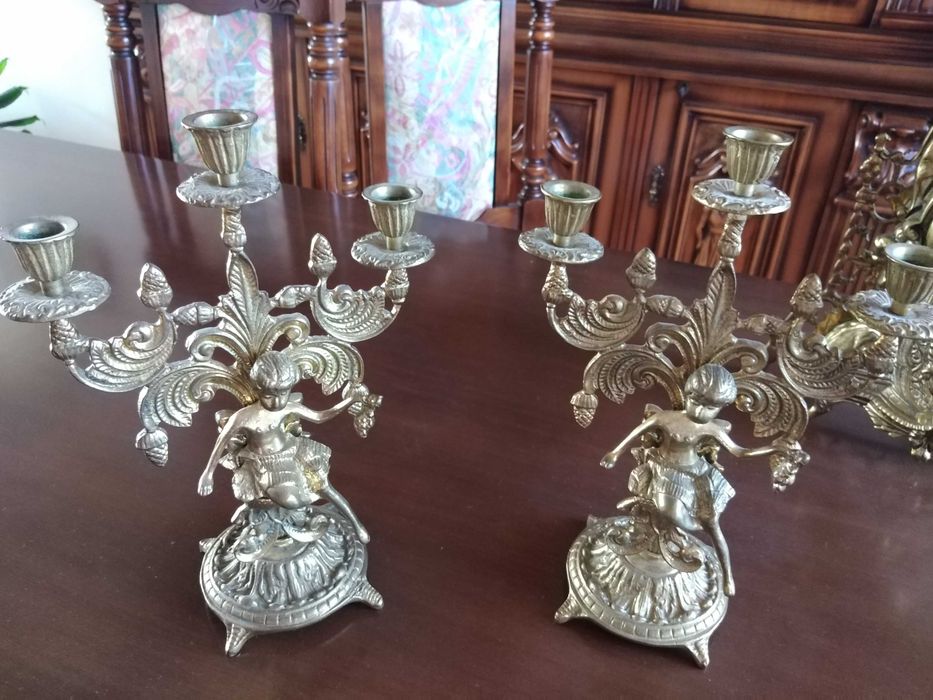 Каминен часовник и два свещника