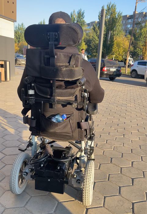 Инвалидная коляска на электроприводе