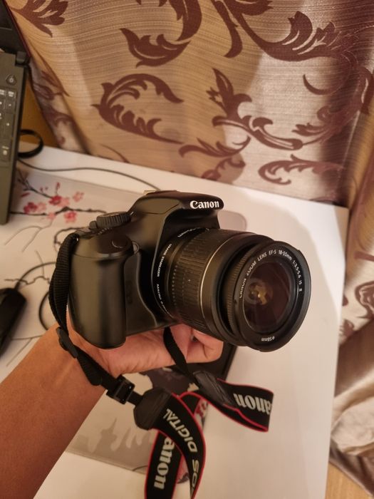 Продам фотокамеру canon EOS1100d