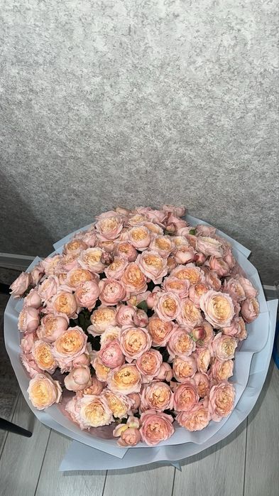 Пионовидные розы ,большой букет