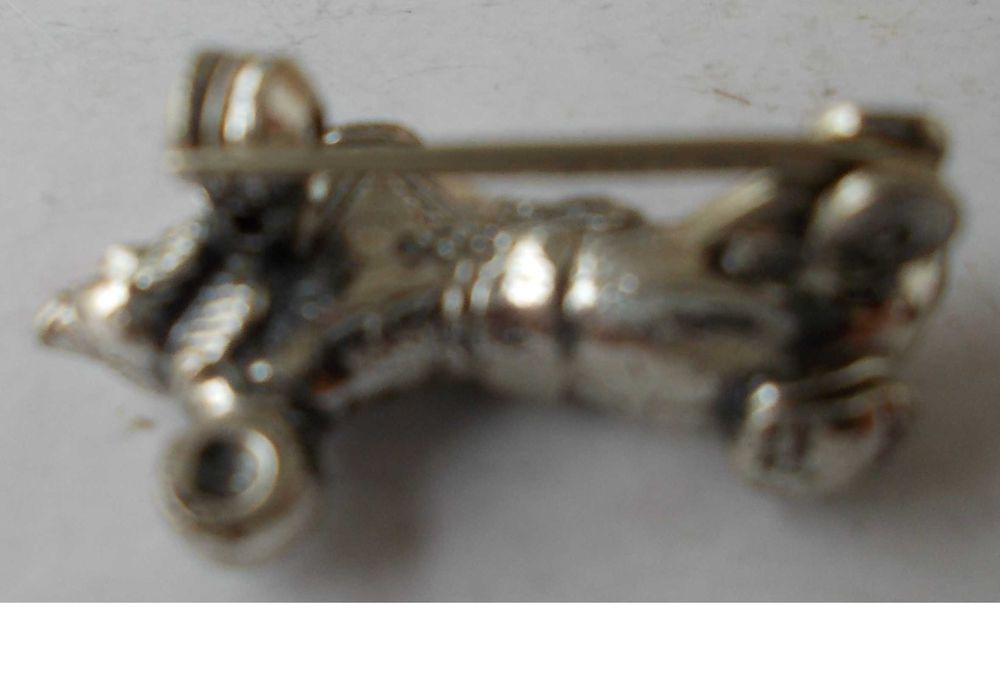 Brosa veche din argint in forma de pantof papuc