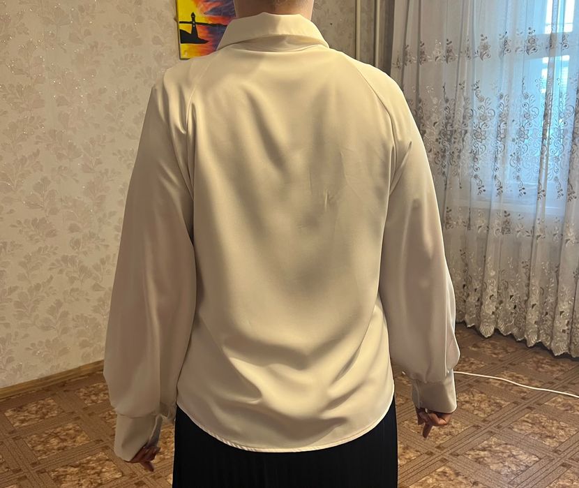 Продам белую блузку