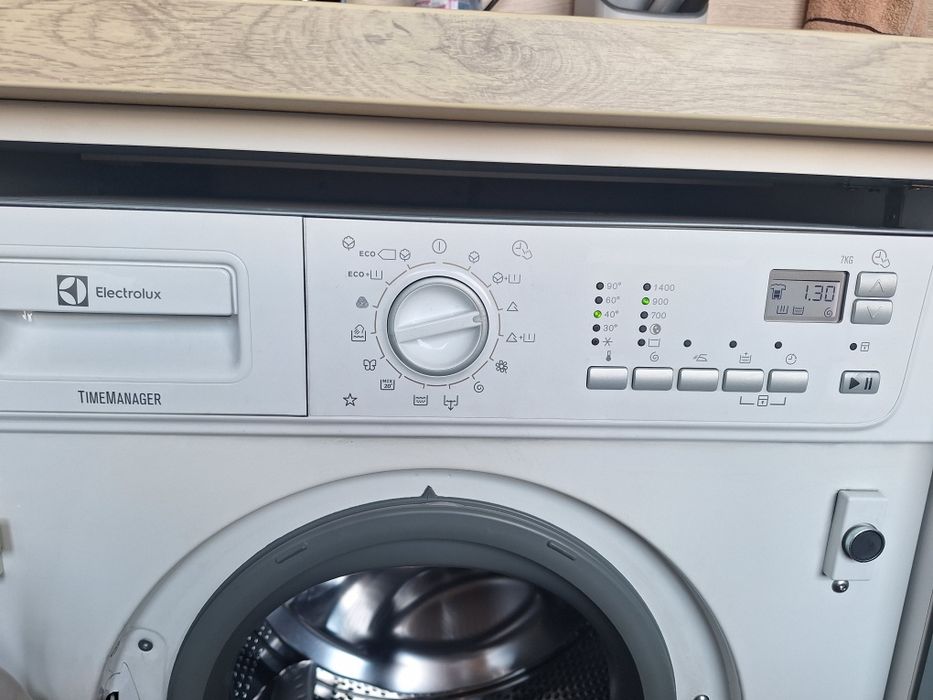 Пералня за вграждане Electrolux