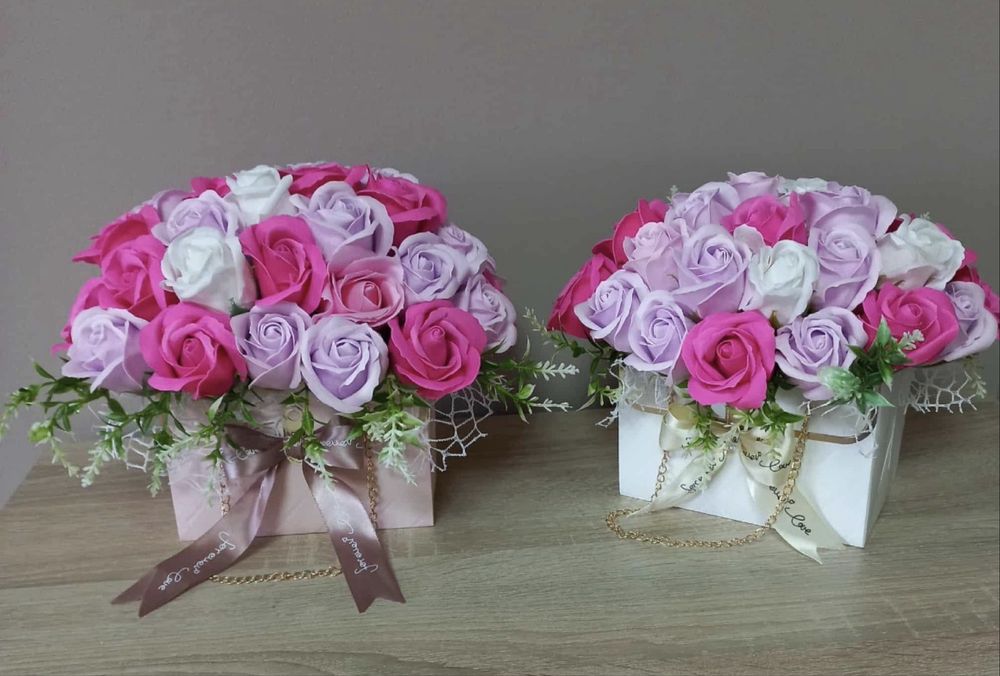 Ръчно изработени подаръчни кутии с ароматни свещи и сапунени рози!!