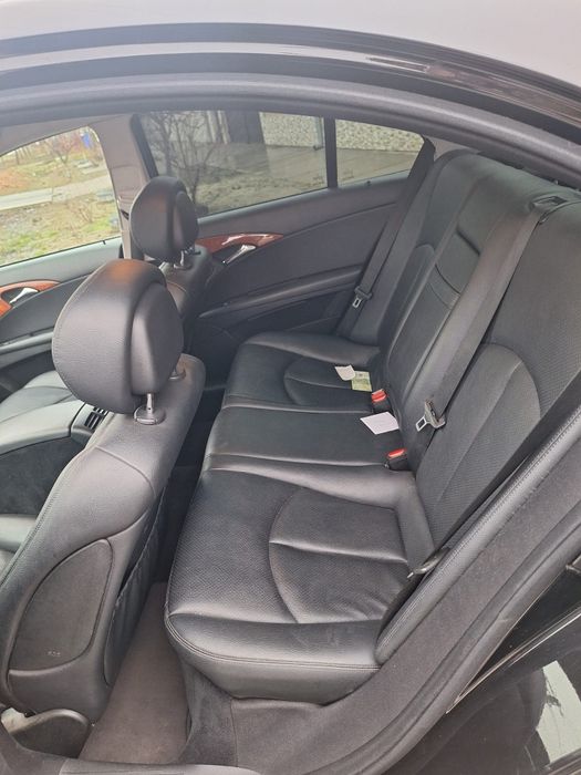 Vând Mercedes E 200 w211